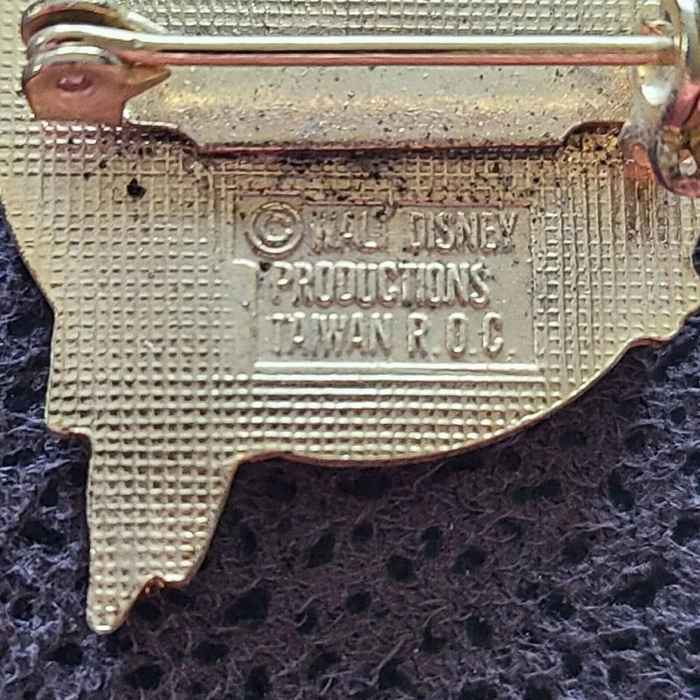 Vintage Disney Donald Duck Tomorrow Land 1986 Space Suit Small Lapel Pin - Picture 3 of 5